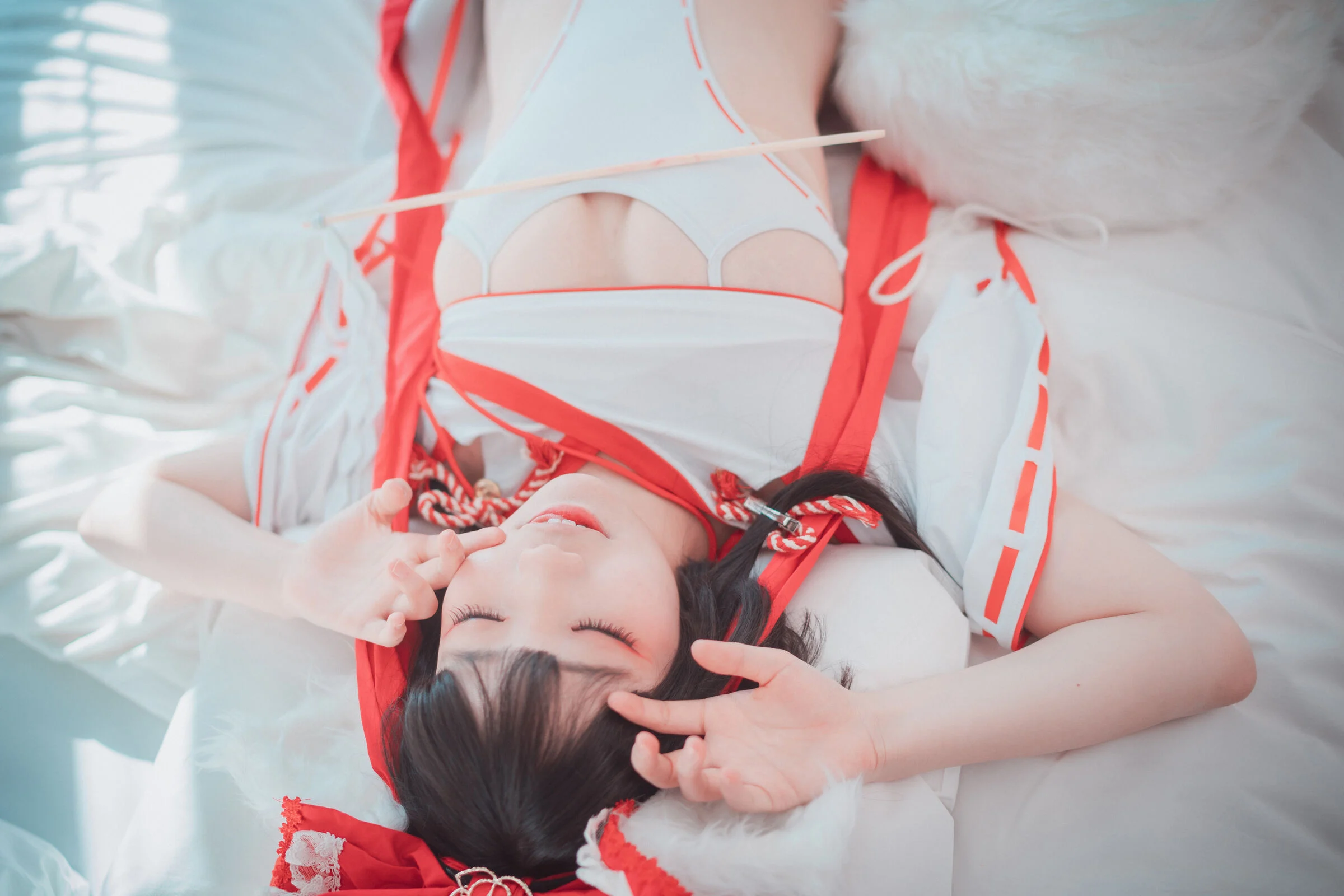 Đọc truyện hentai Tuyển tập Albums siêu phẩm Cosplay - Chap 612 - Mimmi - Reimu Hakurei