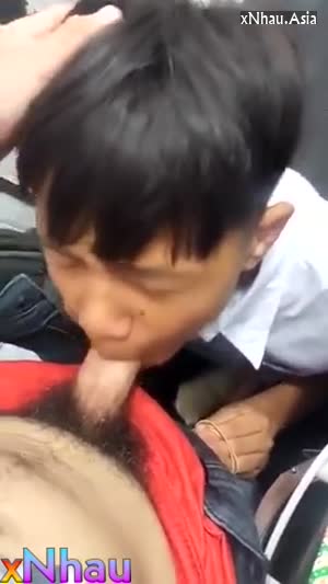 Thầy giáo thể dục và em nam học sinh (Thầy giáo thể dục và em nam học sinh) []