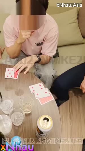 Gạ e b thân dáng ngon về phòng đánh bạc lột đồ cuối cùng là bị lột sạch đụ tập thể (Gạ e b thân dáng ngon về phòng đánh bạc lột đồ cuối cùng là bị lột sạch đụ tập thể) [26]