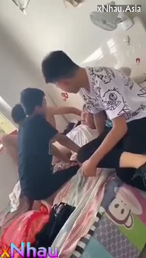 vây con bạn vào để địt tập thể (vây con bạn vào để địt tập thể) [26]