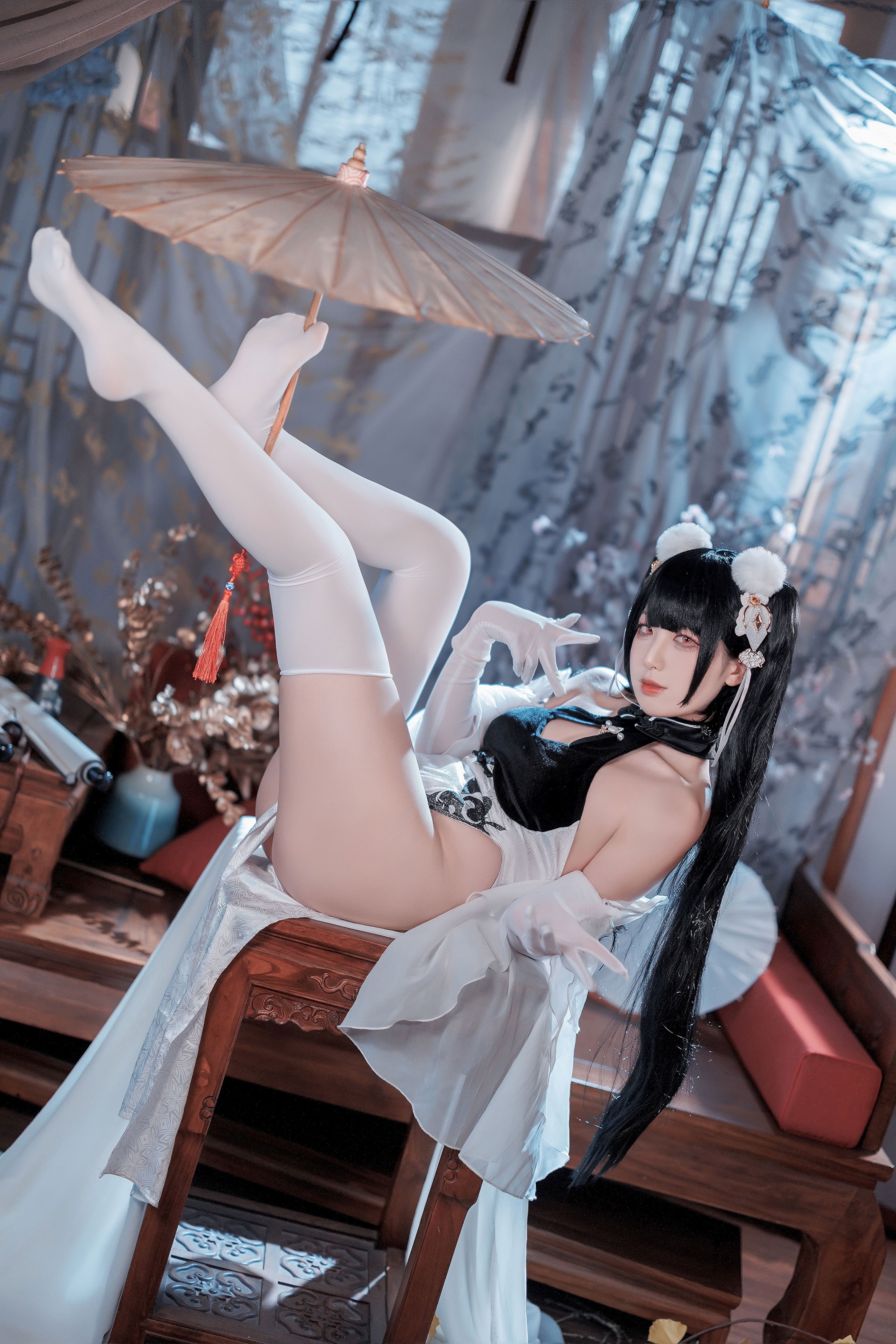 Đọc truyện hentai Tuyển tập Albums siêu phẩm Cosplay - Chap 1170 - The Frontier V - Azur Lane Peter Strasser Erotic Books and Jade
