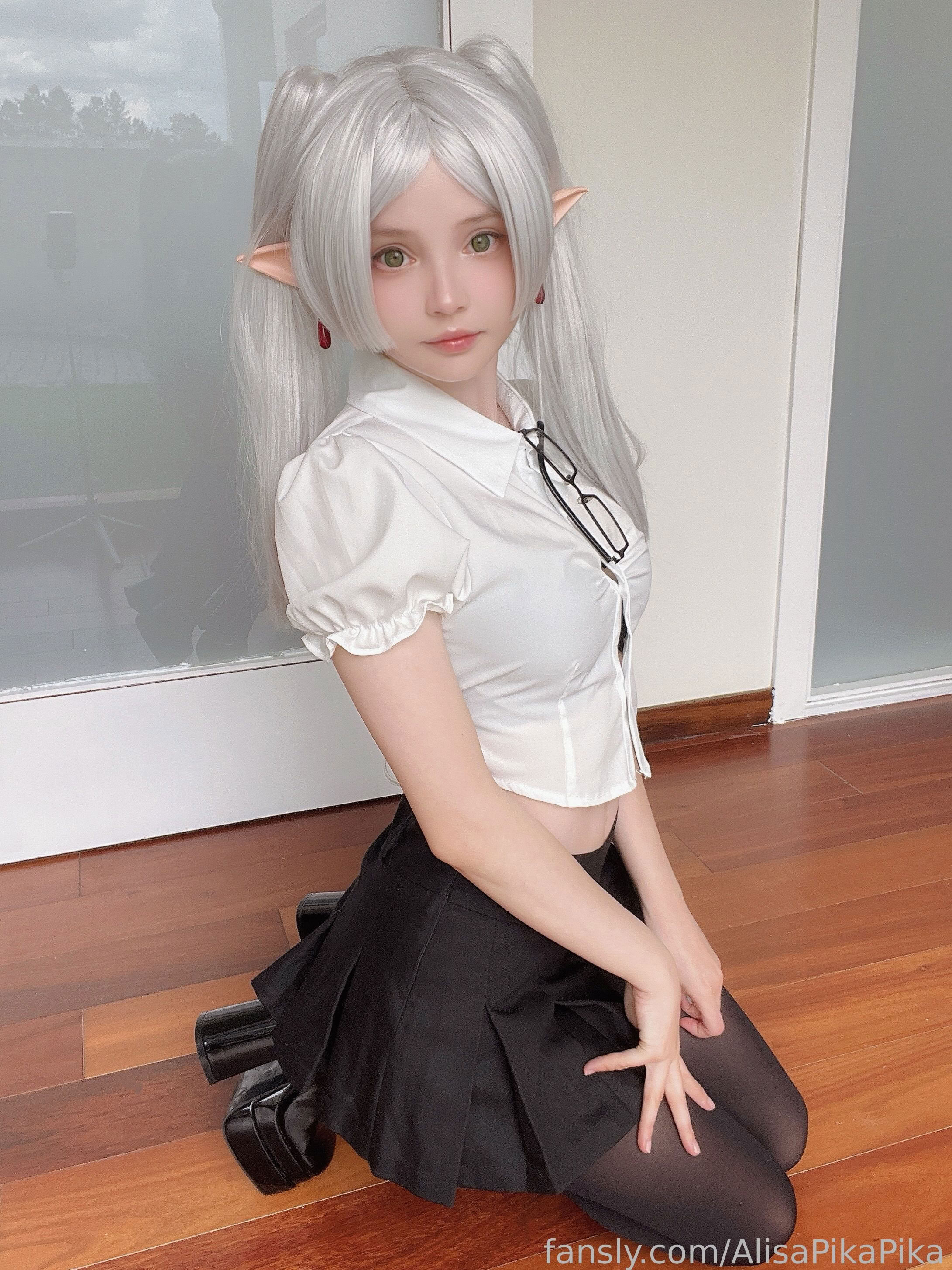 Đọc truyện hentai Tuyển tập Albums siêu phẩm Cosplay - Chap 1275 - Rocksy Light - OL Frieren