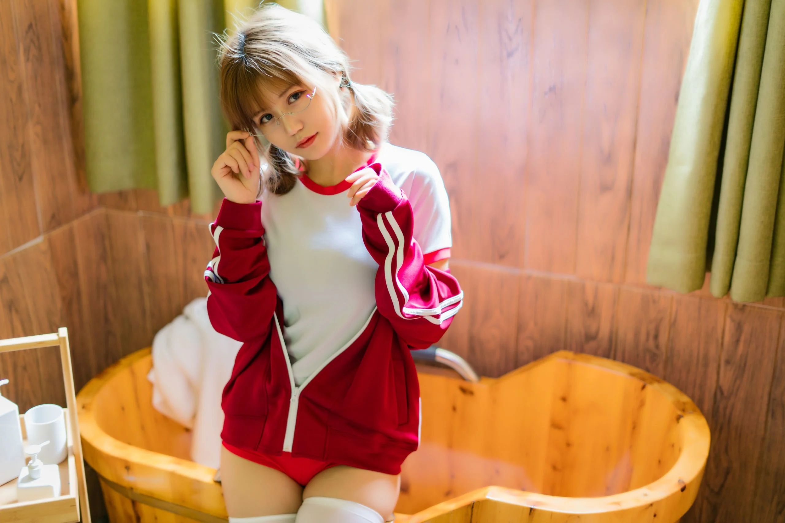Đọc truyện hentai Tuyển tập Albums siêu phẩm Cosplay - Chap 734 - [Chiyoko Ogura] Red gymnastics suit