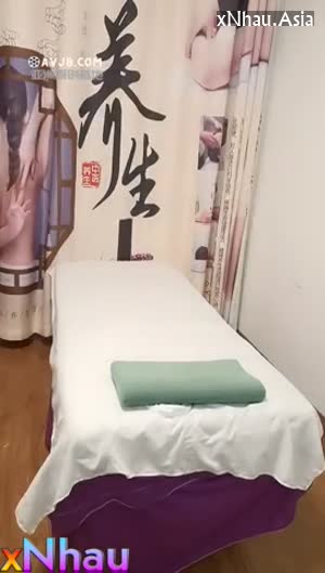 Cậu nhân viên may mắn và bà chủ tiệm massage thiếu thốn tình dục (Cậu nhân viên may mắn và bà chủ tiệm massage thiếu thốn tình dục) [26]