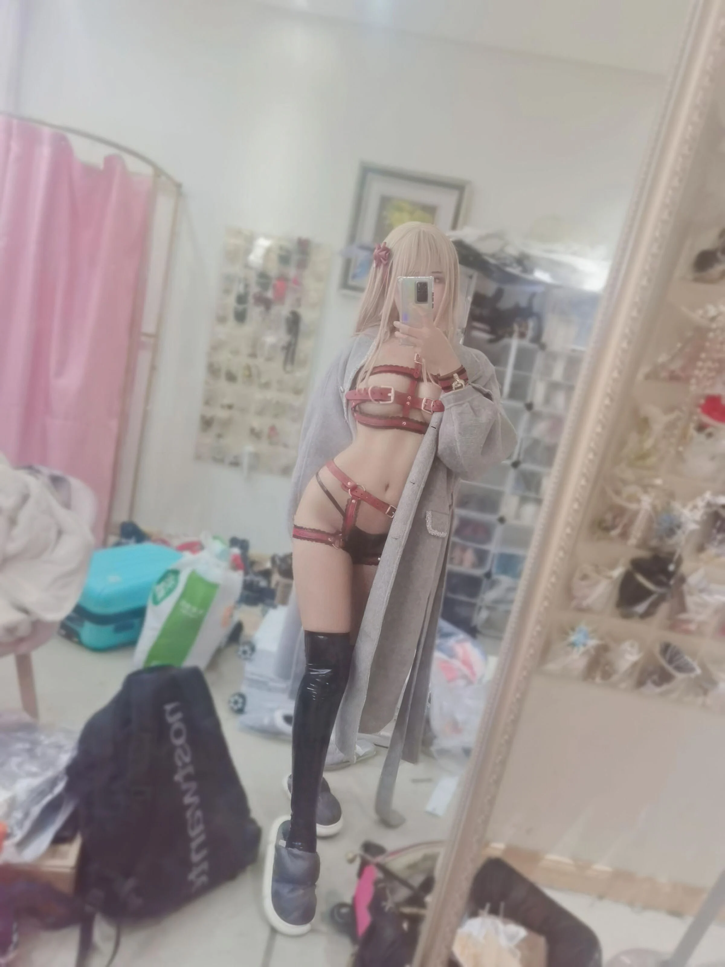 Đọc truyện hentai Tuyển tập Albums siêu phẩm Cosplay - Chap 1324 - 3 Degrees_69 - 100: Little Red Riding Hood