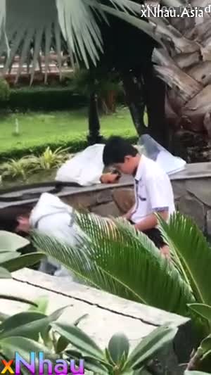 2 em hs lén lút ngoài công viên (2 em hs lén lút ngoài công viên) [26]