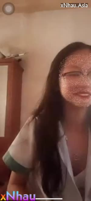 E hs c3 kính cận non dâm vừa đi học về liền vào phòng cởi áo thay đồ show hàng a xem2 (E hs c3 kính cận non dâm vừa đi học về liền vào phòng cởi áo thay đồ show hàng a xem2) [26]