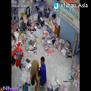 Xem cam thì phát hiện vợ bị khách hàng hấp dâm (Xem cam thì phát hiện vợ bị khách hàng hấp dâm) [26]