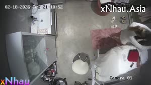 Hack cam bác sĩ thay đồ trong phòng khám lại là lọt khe đen quyến rũ (Hack cam bác sĩ thay đồ trong phòng khám lại là lọt khe đen quyến rũ) [26]
