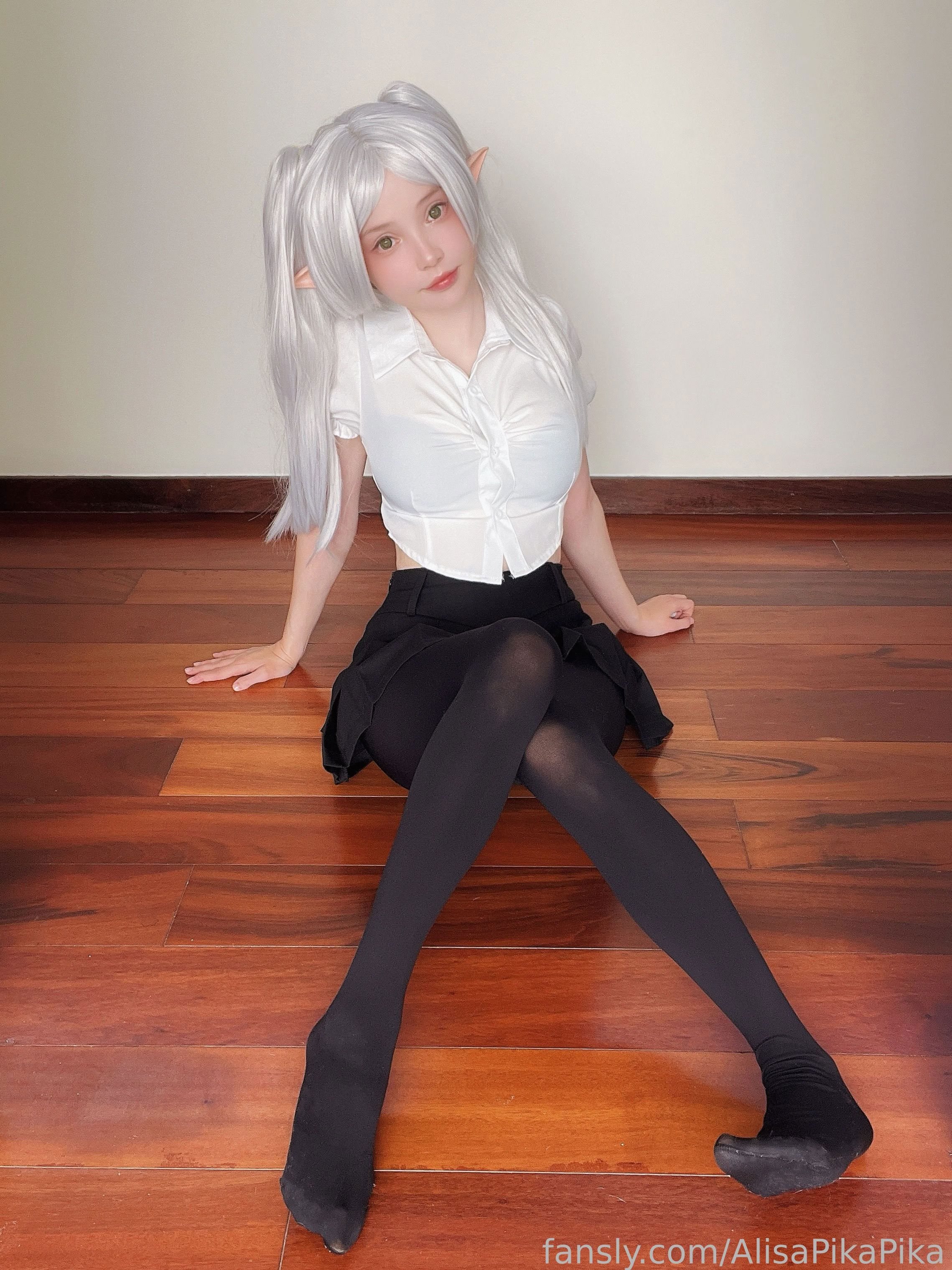 Đọc truyện hentai Tuyển tập Albums siêu phẩm Cosplay - Chap 1275 - Rocksy Light - OL Frieren