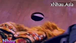 Vợ ngoại tinh dẫn trai về nhà tí thì bị phát hiện (Vợ ngoại tinh dẫn trai về nhà tí thì bị phát hiện) [26]