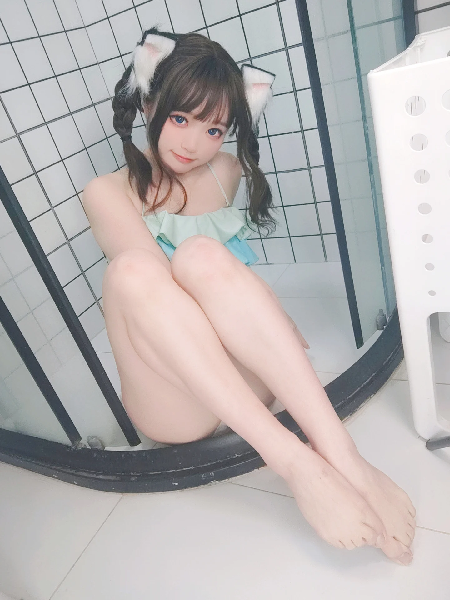 Đọc truyện hentai Tuyển tập Albums siêu phẩm Cosplay - Chap 282 - Kanzawa Nagari - No.008 - Dây bện áo tắm màu xanh trắng