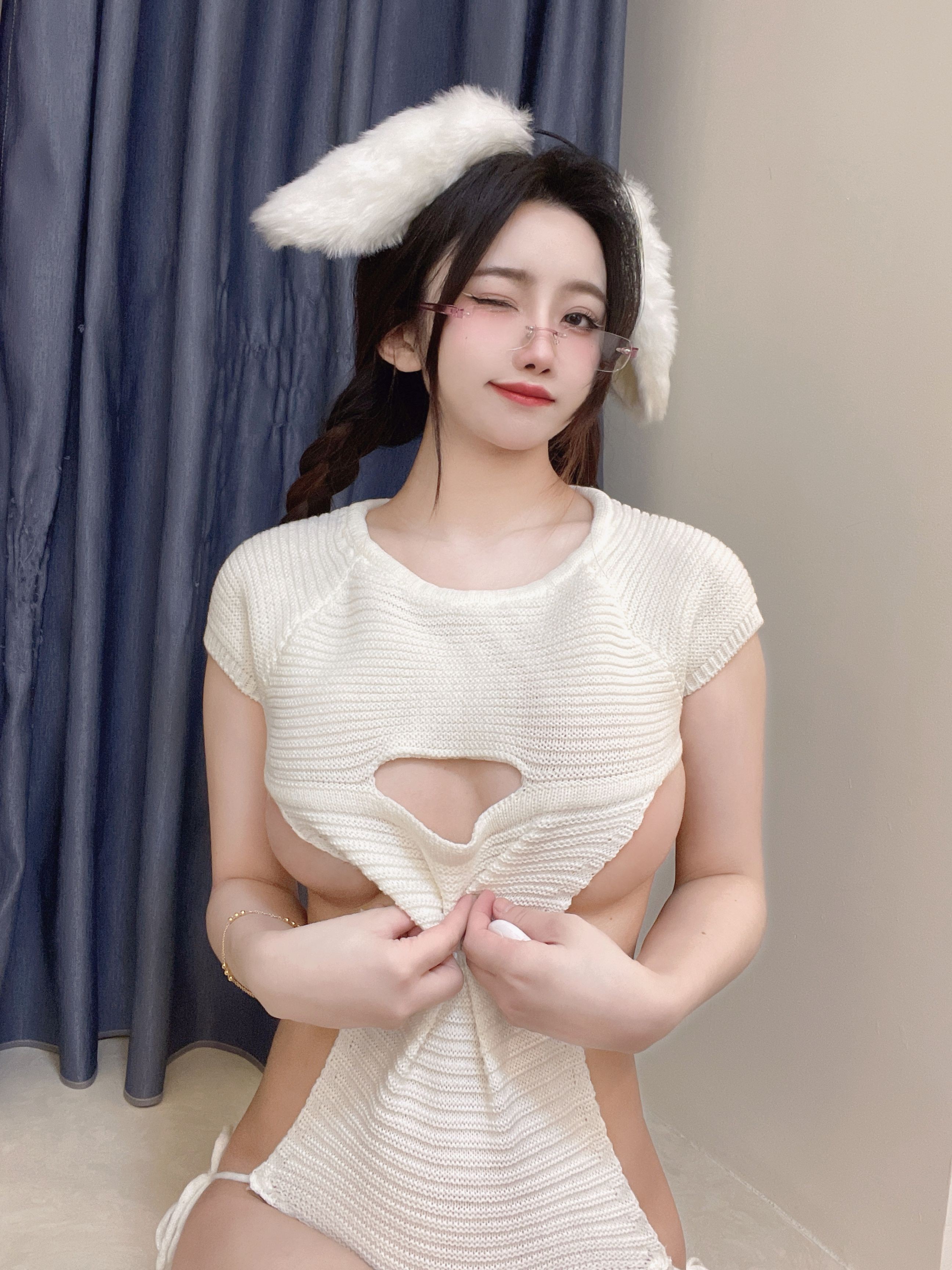 Đọc truyện hentai Tuyển tập Albums siêu phẩm Cosplay - Chap 937 - Guichuyao - Sweater bunny