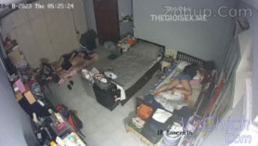 ⁣Lén lút bú cu khi nhỏ em gái đang nằm ngủ kịch tích như phim hành động - Sex Hack Camera