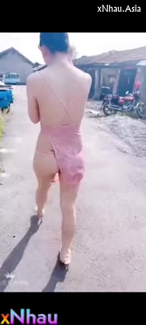 Cô gái mặc đồ như không mặc ở nơi công cộng 3 (Cô gái mặc đồ như không mặc ở nơi công cộng 3) [26]