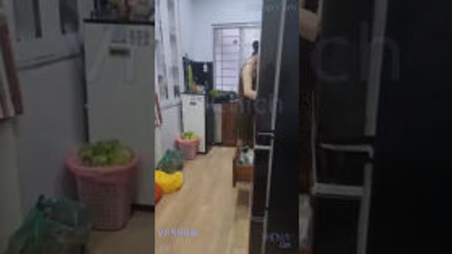 ⁣Vén váy địt lén con vợ thằng bạn thân không mặc si líp ~ Sex Quay Lén