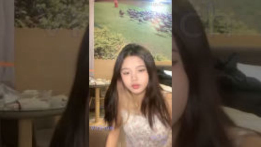 2 chị em rảnh háng livestream bóp vú sờ lồn nhau, tuổi teen đẹp hết nước chấm ~ Sex VnShow