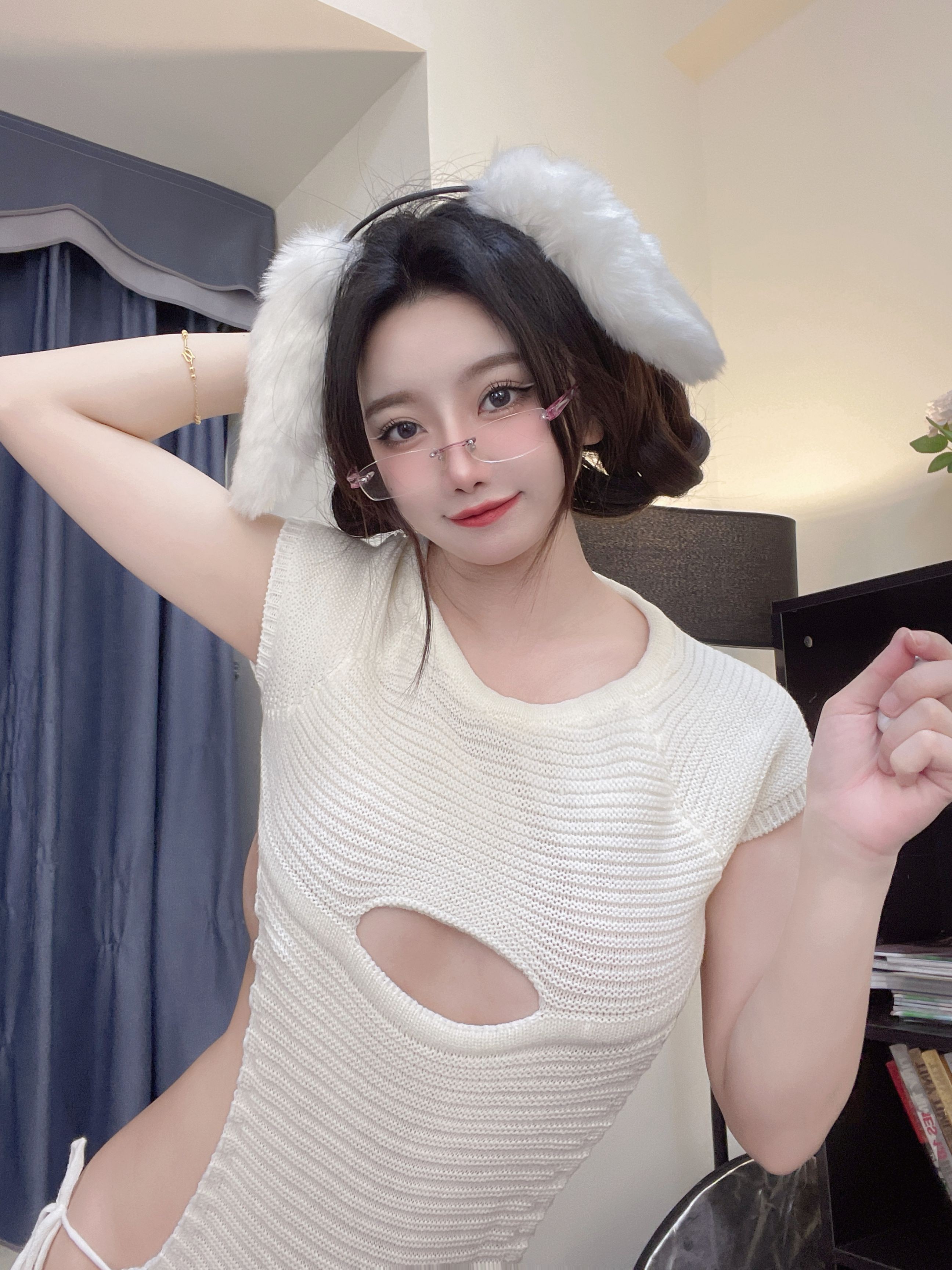 Đọc truyện hentai Tuyển tập Albums siêu phẩm Cosplay - Chap 937 - Guichuyao - Sweater bunny