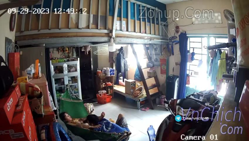 ⁣Niềm vui khi đi làm về có vợ địt nó một cái rồi tiếp tục mưu sinh ~ Sex hack camera