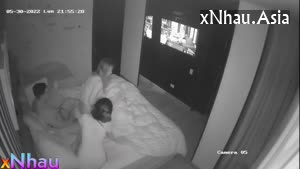 Chuyện lạ đời thấy vợ chồng bạn chuẩn bị địt nhau thì cô gái áo trắng xin vào địt ké (Chuyện lạ đời thấy vợ chồng bạn chuẩn bị địt nhau thì cô gái áo trắng xin vào địt ké) [26]