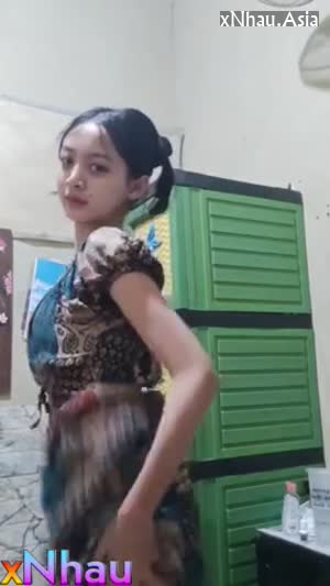 P7Rau loli lộ clip gây xôn xao cộng đồng mạng Indonesia dạo gần đây (P7Rau loli lộ clip gây xôn xao cộng đồng mạng Indonesia dạo gần đây) []