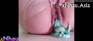 Nhét cả con khủng long đồ chơi vào lồn luôn trời (Nhét cả con khủng long đồ chơi vào lồn luôn trời) [26]