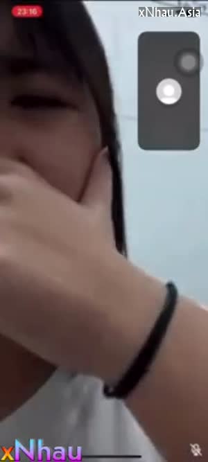 Dụ bé học sinh mập học chung lớp vô tolet gọi video cởi đồ xem body em ngon vãi (Dụ bé học sinh mập học chung lớp vô tolet gọi video cởi đồ xem body em ngon vãi) [26]
