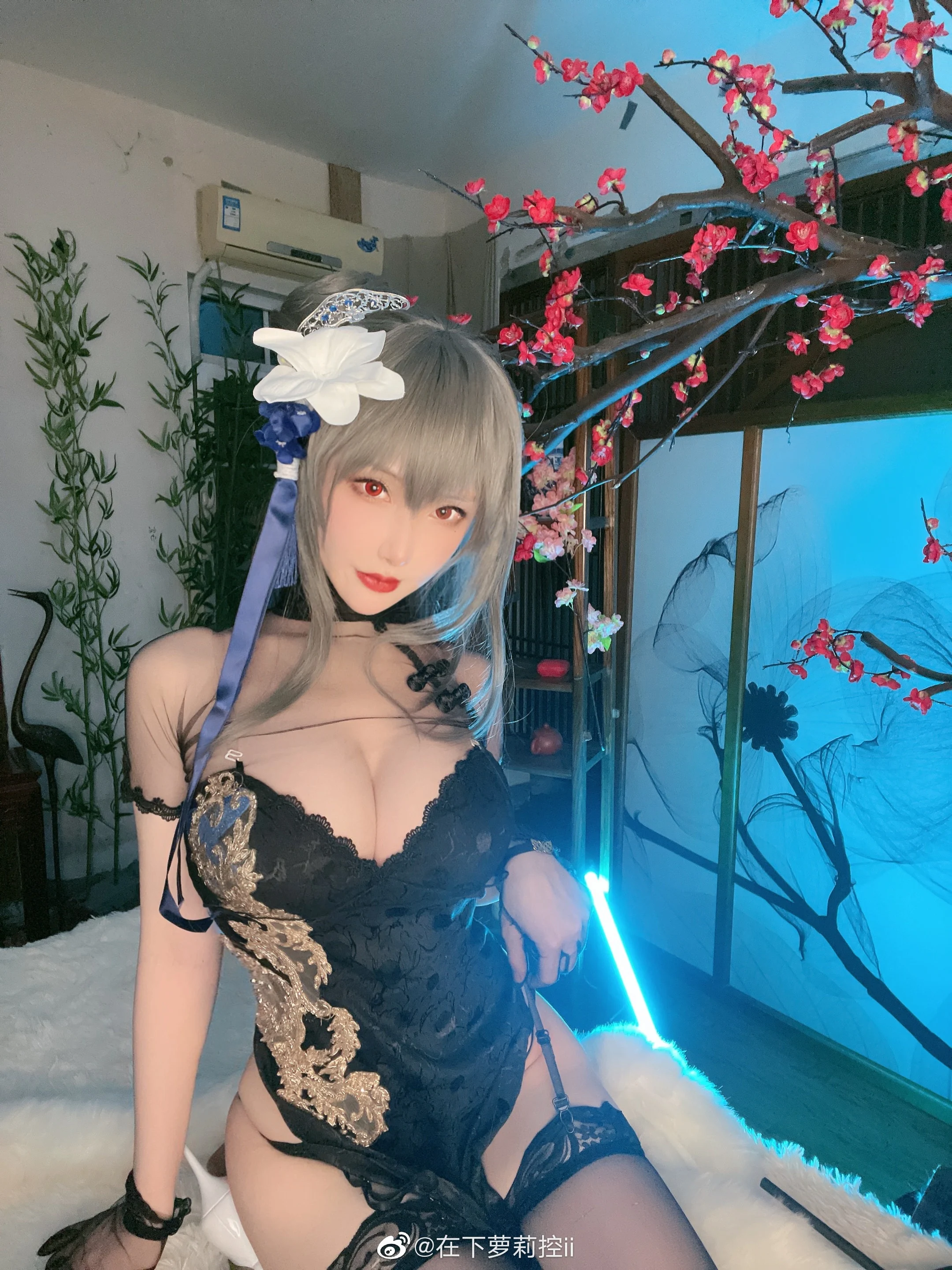 Đọc truyện hentai Tuyển tập Albums siêu phẩm Cosplay - Chap 498 - Egil + Prince Eugen + Louis IX + Atago (Azur Lane)