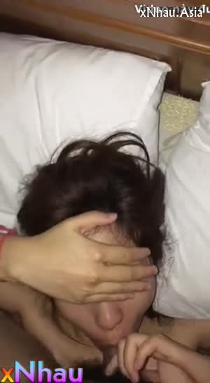 Địt vào mồm con bạn thân mặt xinh thích uống tinh (Địt vào mồm con bạn thân mặt xinh thích uống tinh) [26]