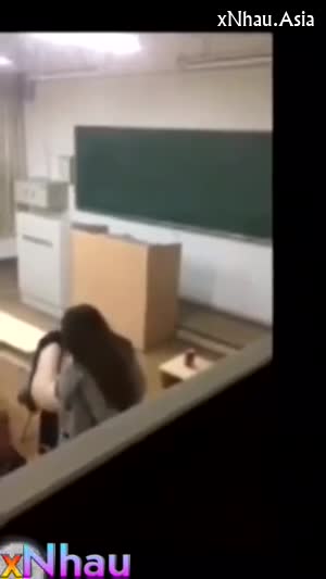 Có cô chị họ đi học mà ko giữ ý tứ cho giáo viên địt để nâng điểm (Có cô chị họ đi học mà ko giữ ý tứ cho giáo viên địt để nâng điểm) [26]