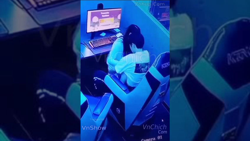 Lộ clip cặp đôi đi chơi nét nứng quá đụ nhau luôn tại quán và cái kết ~ Sex Viet69