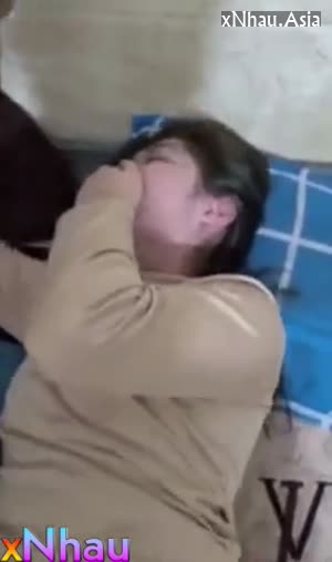 Lén lút địt em vợ khi vợ đang tắm nhìn nó sướng mà không dám rên to (Lén lút địt em vợ khi vợ đang tắm nhìn nó sướng mà không dám rên to) [26]