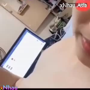 Bé rau đáng yêu bím hồng xinh không lông chat sex (Bé rau đáng yêu bím hồng xinh không lông chat sex) [26]