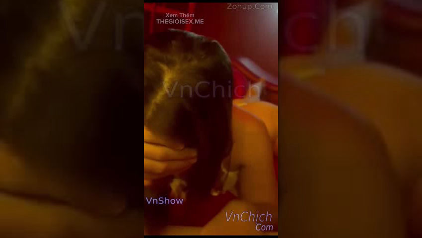 Rủ em người yêu đi xem phim , mà ko xem phim cứ đè ra bú ~ Sex VnShow