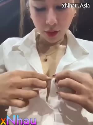 em gái đang đi nhậu thì lên cơn nứng nên phải vào nhà vệ sinh thủ dâm (em gái đang đi nhậu thì lên cơn nứng nên phải vào nhà vệ sinh thủ dâm) []