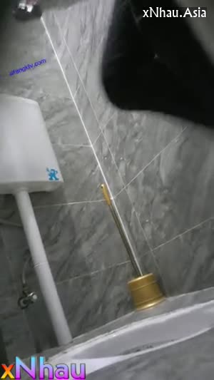 (Quay Lén) Clip Quay Lén Gái Đi Đái Trong Nhà Vệ Sinh Phần 3 ((Quay Lén) Clip Quay Lén Gái Đi Đái Trong Nhà Vệ Sinh Phần 3) []