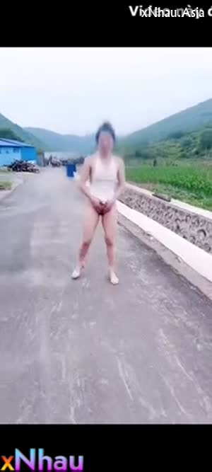 Cô gái mặc đồ như không mặc ở nơi công cộng 5 (Cô gái mặc đồ như không mặc ở nơi công cộng 5) [26]