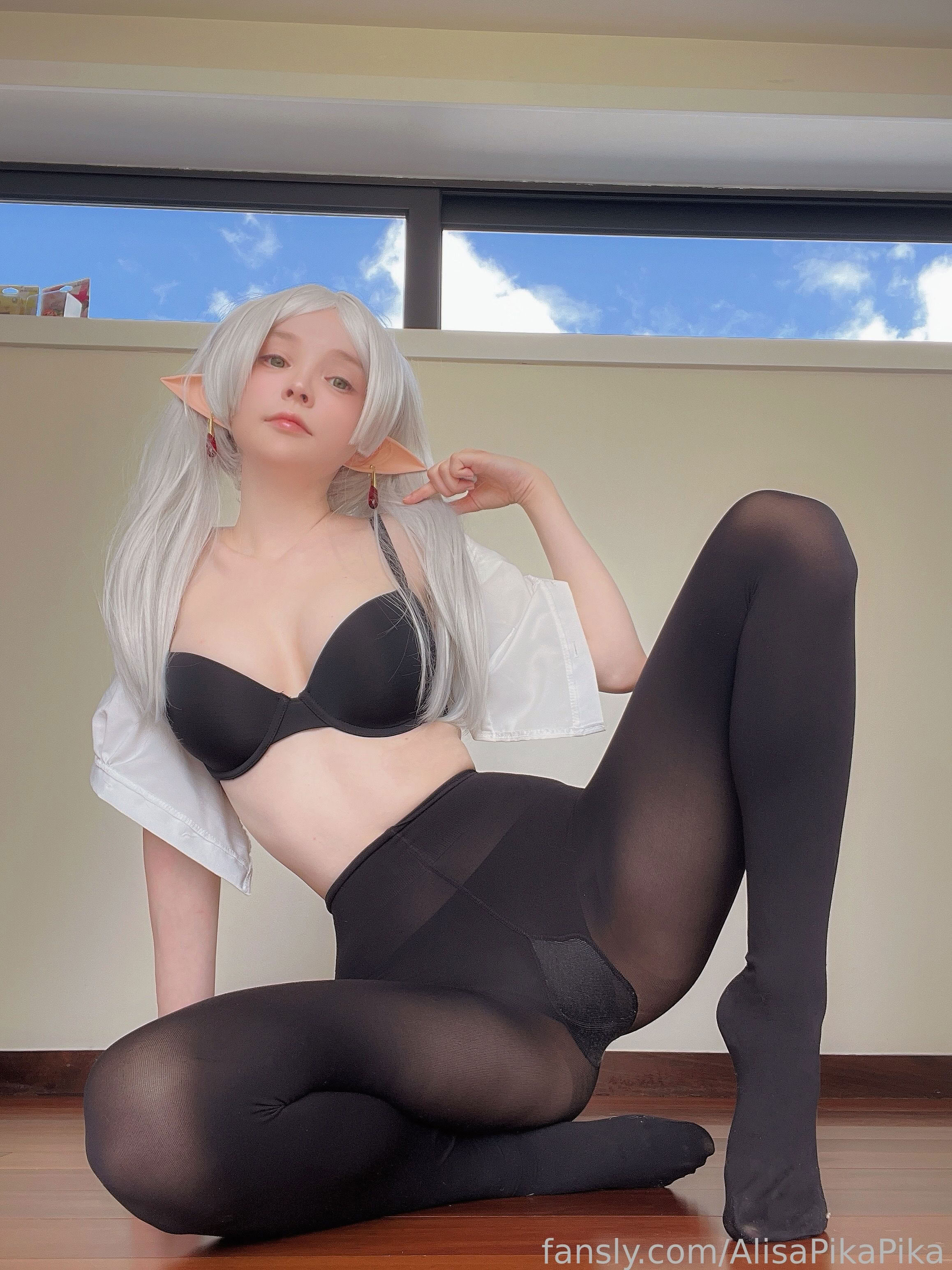 Đọc truyện hentai Tuyển tập Albums siêu phẩm Cosplay - Chap 1275 - Rocksy Light - OL Frieren