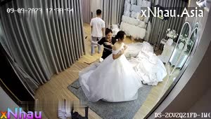 Clip Hot Cô Dâu Thay Váy Cưới Bị Quay Lén (Clip Hot Cô Dâu Thay Váy Cưới Bị Quay Lén) []