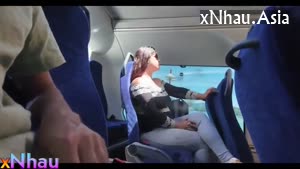 Khoe cu trên xe bus và được gái lạ sóc và bj (Khoe cu trên xe bus và được gái lạ sóc và bj) [26]