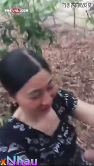 Đưa mẹ vợ lên rừng cây gạ địt bú mút con cặc kích thích dâm đãng (Đưa mẹ vợ lên rừng cây gạ địt bú mút con cặc kích thích dâm đãng) [26]