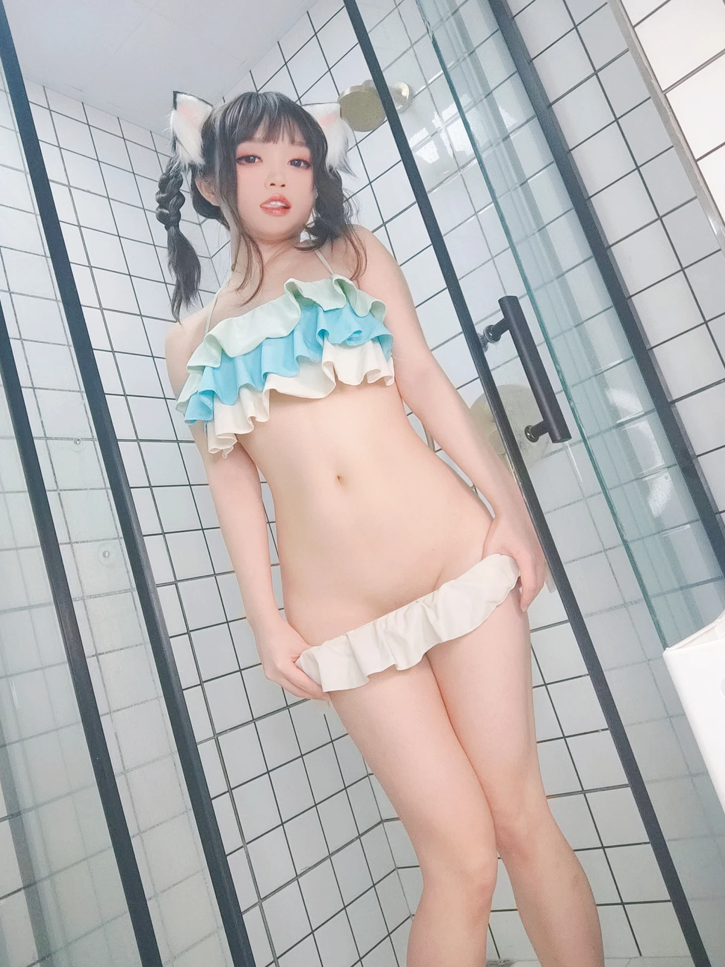 Đọc truyện hentai Tuyển tập Albums siêu phẩm Cosplay - Chap 282 - Kanzawa Nagari - No.008 - Dây bện áo tắm màu xanh trắng