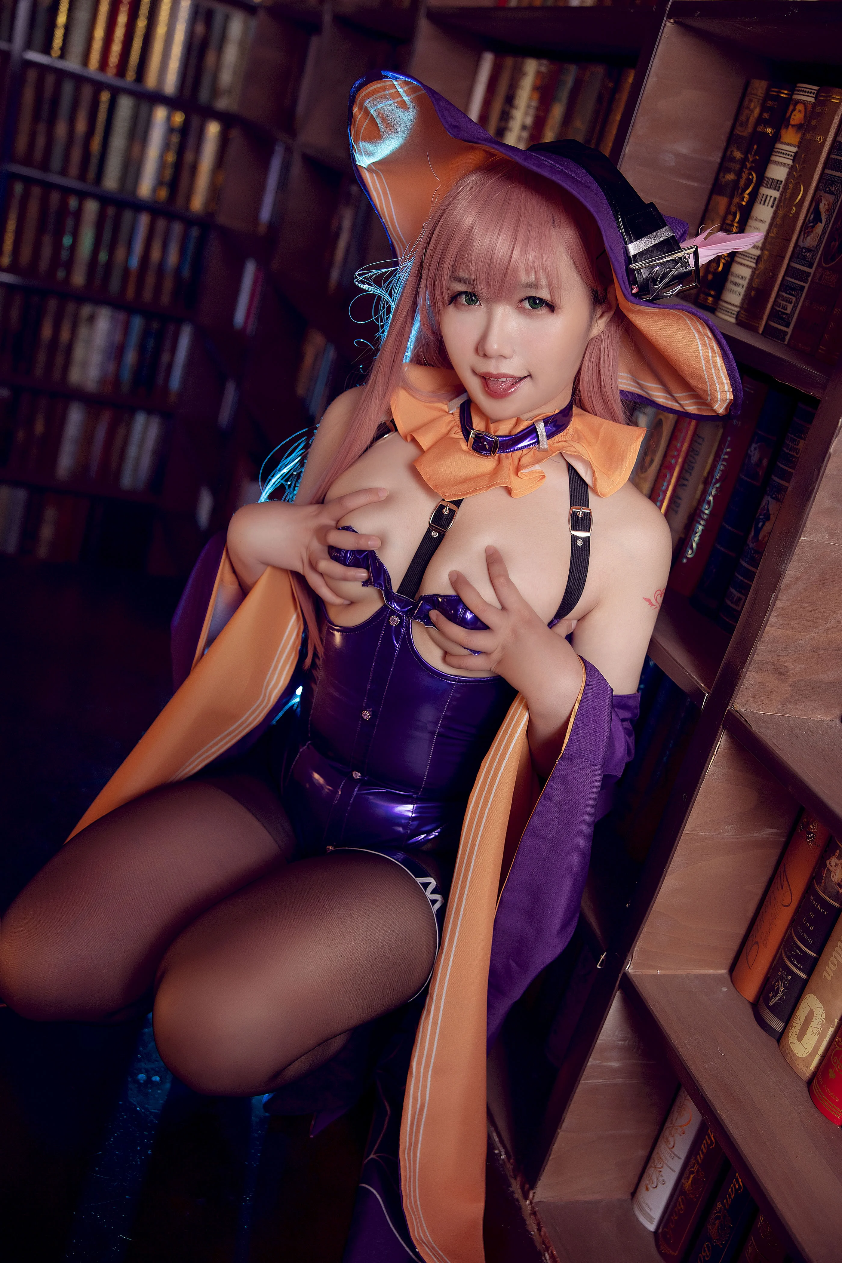 Đọc truyện hentai Tuyển tập Albums siêu phẩm Cosplay - Chap 1176 - Mahua Sauce - Memphis Halloween