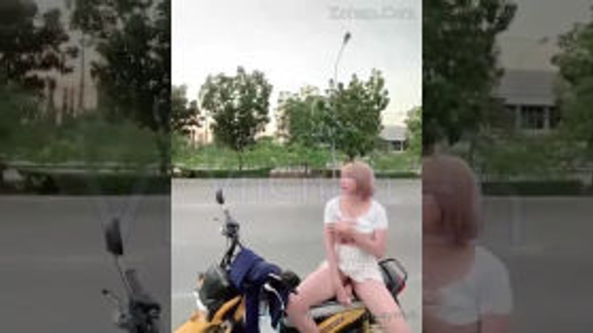 Gái xinh liều lĩnh thích sử dụng hàng nóng nơi công cộng - Sex public việt