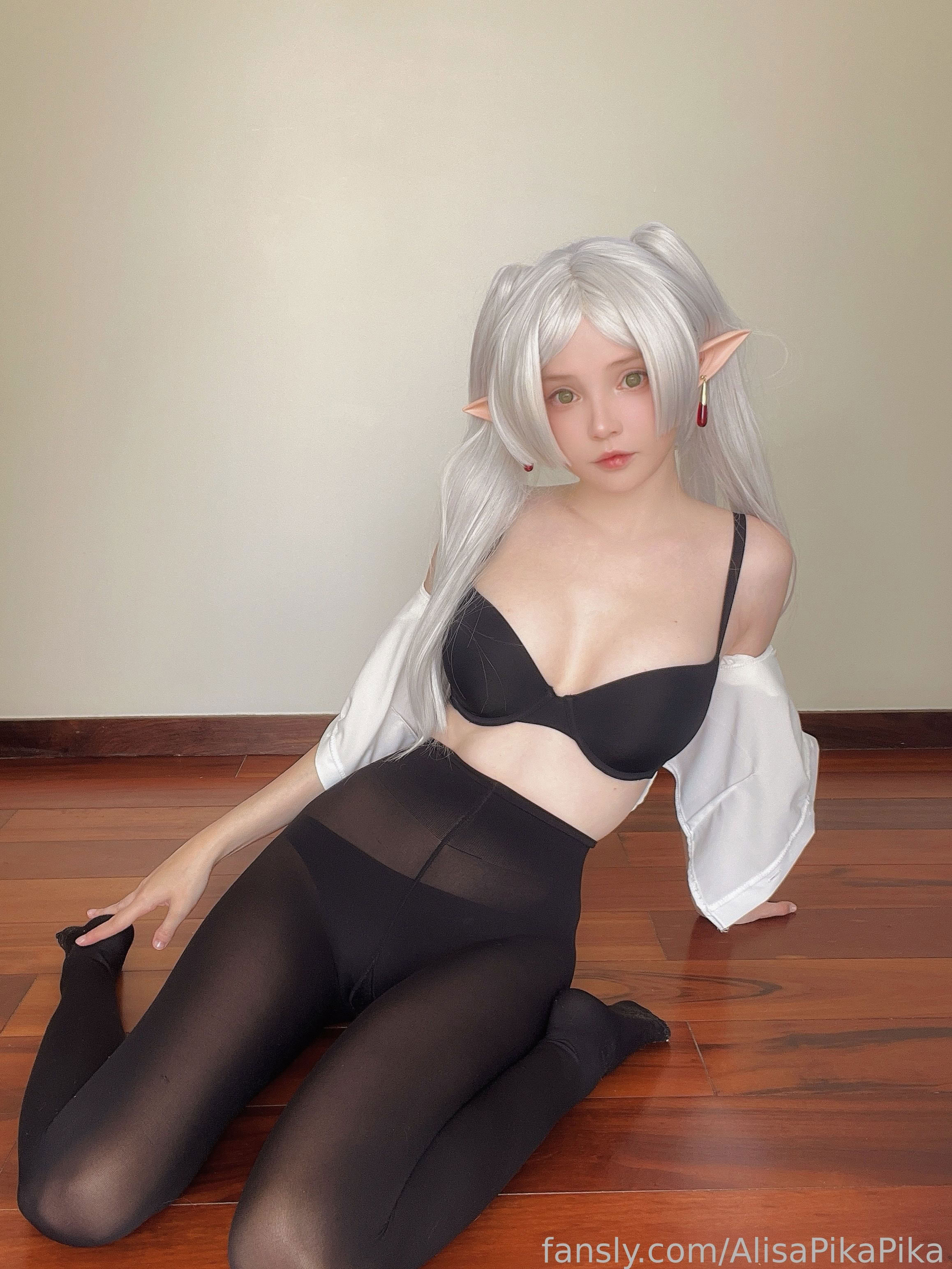 Đọc truyện hentai Tuyển tập Albums siêu phẩm Cosplay - Chap 1275 - Rocksy Light - OL Frieren
