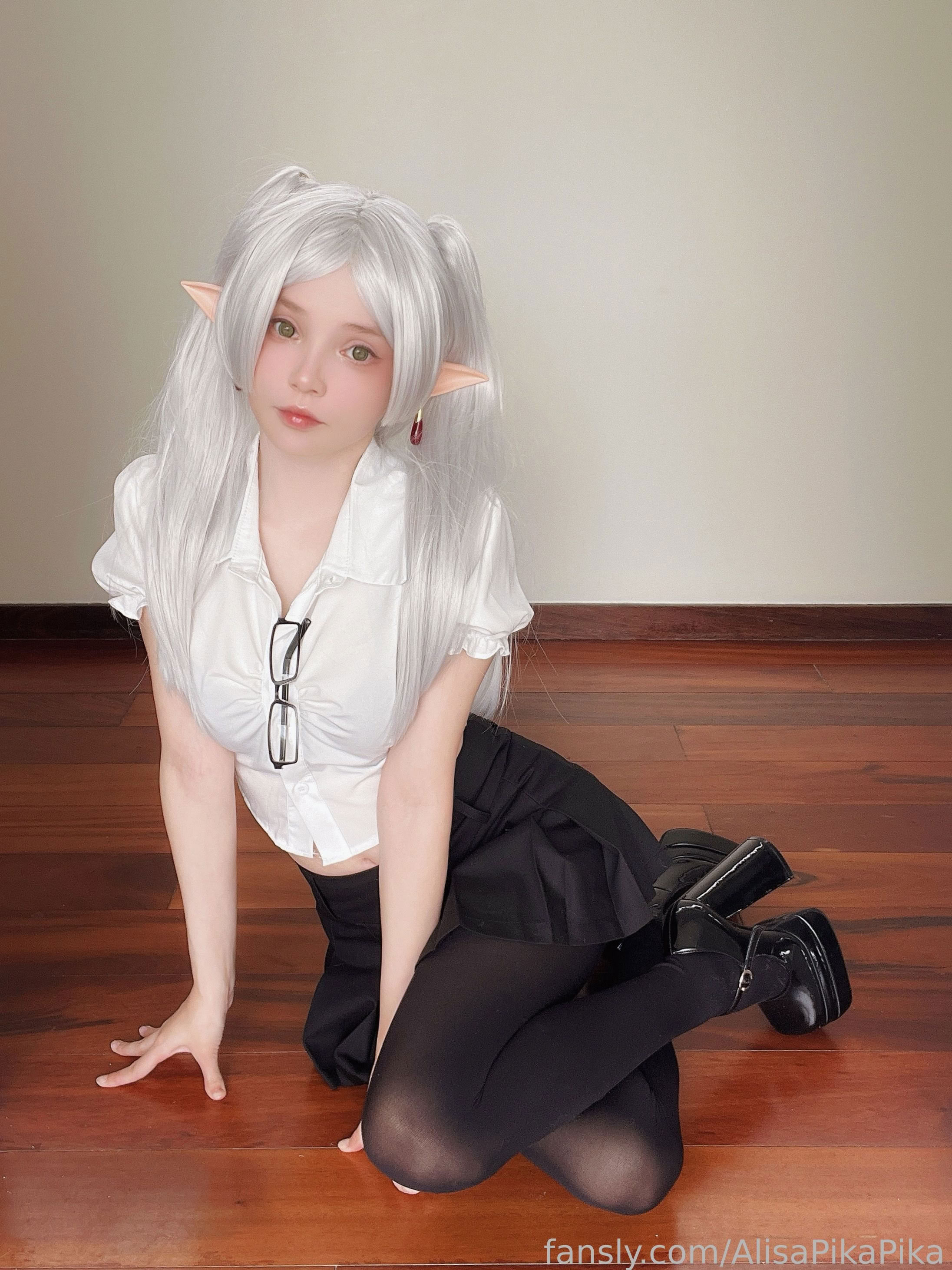 Đọc truyện hentai Tuyển tập Albums siêu phẩm Cosplay - Chap 1275 - Rocksy Light - OL Frieren