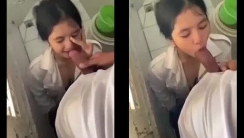 Trốn tiết học bé nữ sinh bú cây hàng khủng của bạn thân trong wc trường ~ Sex Viet69