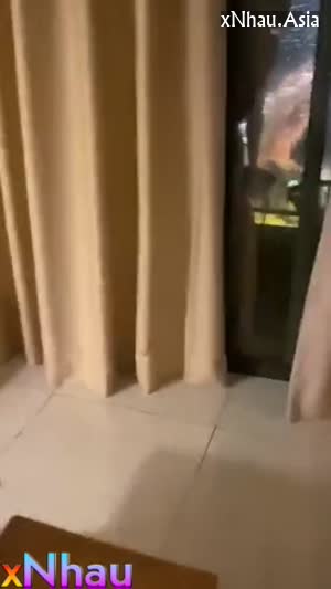 phát hiện thằng bạn đang địt người yêu ngoài ban công (phát hiện thằng bạn đang địt người yêu ngoài ban công) [26]