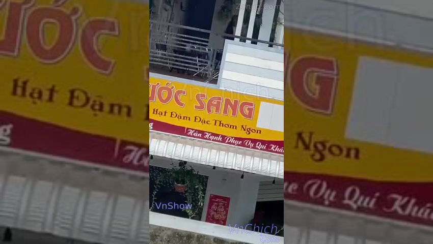 Các cháu đi uống caphe không uống mà đi húp nước lồn của bạn