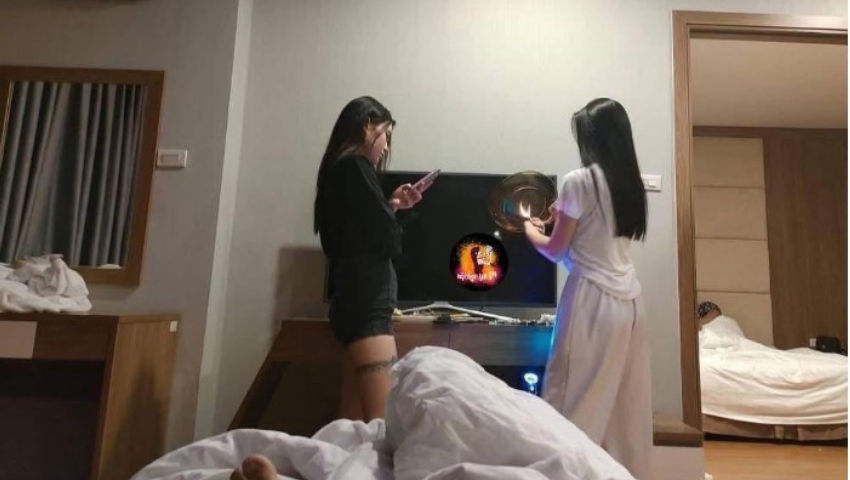 Thanh Niên gạ 2 em sinh viên chơi threeSome trong khách sạn - Tổng Hợp Clip Nóng 18+